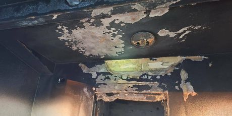 Izgorio kat kuće na otoku Viru - 4