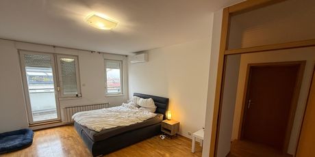 Četverosobni dvoetažni stan površine 135 m²