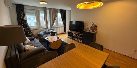 Četverosobni dvoetažni stan površine 135 m²