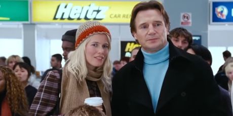 Claudia Schiffer i Liam Neeson u ''Love Actually'' - 2