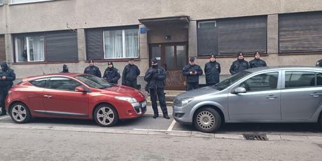 Okupljanje ispred Tomaševićeva stana - 3