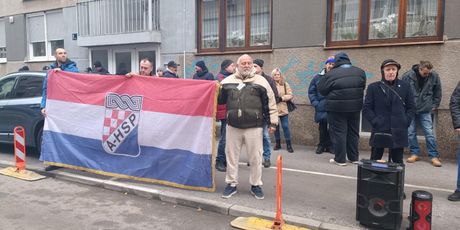 Okupljanje ispred Tomaševićeva stana - 4