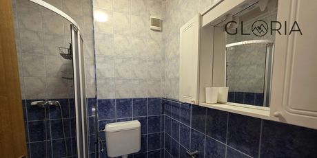 Mir uz more u Okrugu Gornjem: Stan koji poziva na opušteni mediteranski život