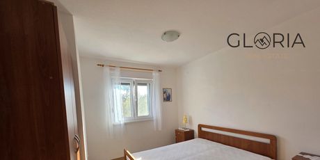 Mir uz more u Okrugu Gornjem: Stan koji poziva na opušteni mediteranski život