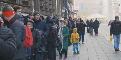 Gužva ispred HNB-a - 2