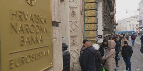 Gužva ispred HNB-a - 3