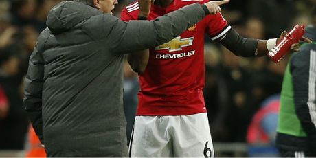 Jose Mourinho i Paul Pogba (Foto: AFP)