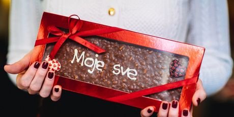 Poruka napisana na čokoladi