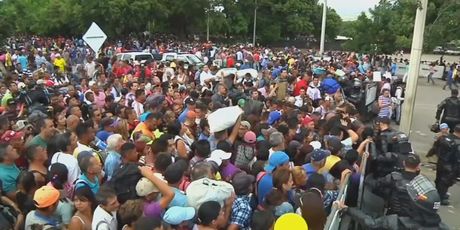 Na venezuansko-kolumbijskoj granici (Screenshot: Reuters)