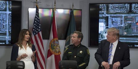 Melania i Donald Trump na Floridi tri dana nakon pucnjave (Foto: AFP)