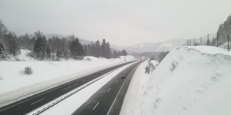 Snijeg s autoceste Rijeka-Zagreb je očišćen (Foto: Dnevnik.hr)