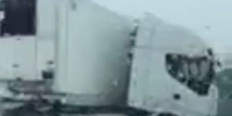 Kamion na zagrebačkoj obilaznici (Screenshot: Čitatelj)