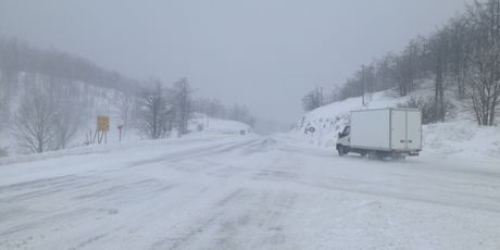 Vijavica na staroj cesti, palo 30 cm novog snijega (Foto: Marko Balen) - 5