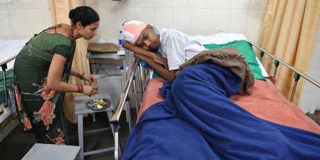 Indijac operirao gotovo dva kilograma težak tumor na mozgu (Foto: AFP) - 6