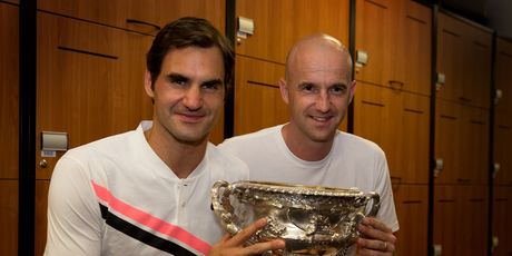 Ljubičić i Federer s trofejem Australian Opena (Foto: AFP)