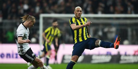 Domagoj Vida u derbiju s Fenerbahčeom (Foto: AFP)