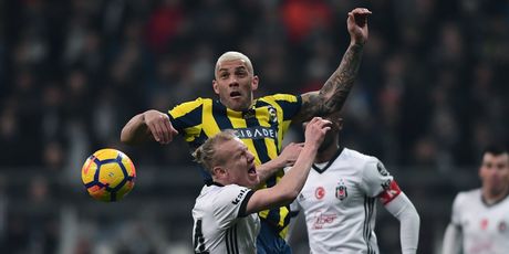 Domagoj Vida u derbiju s Fenerbahčeom (Foto: AFP)