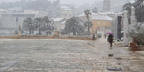 Snijeg pada i na Hvaru (Foto: Čitatelj)