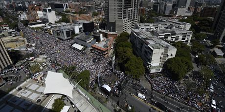Venezuelska oporba se okuplja radi pritiska na Madura (Foto: AFP)
