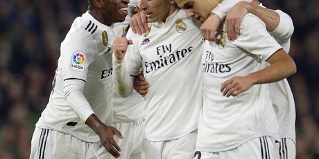 Luka Modrić sa suigračima (Foto: AFP)