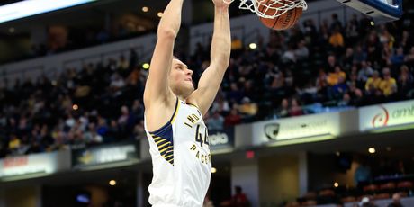 Bojan Bogdanović zakucava (Foto: AFP)