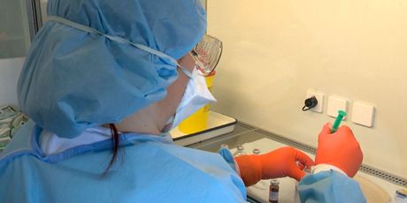 Medicinska sestra priprema lijek (Foto: Dnevnik.hr)