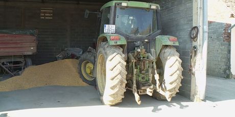 Traktor na imanju (Foto: Dnevnik.hr) - 1