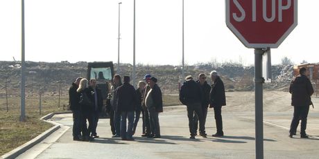 Građani Belišća ispred odlagališta otpada (Foto: Dnevnik.hr)