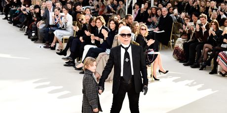 Karl Lagerfeld i Hudson Kroenig (Foto: Getty Images)