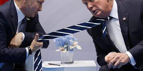 Trumpova kravata (Foto: Twitter/TrumpsTies) - 19