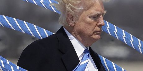 Trumpova kravata (Foto: Twitter/TrumpsTies) - 20