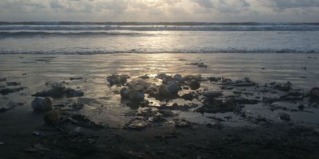 Gomile smeća snimljene na plaži Kuta na Baliju