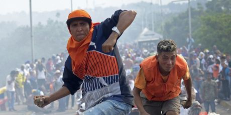 Prosvjedi na granici Venezuele i Kolumbije (Foto: AFP)