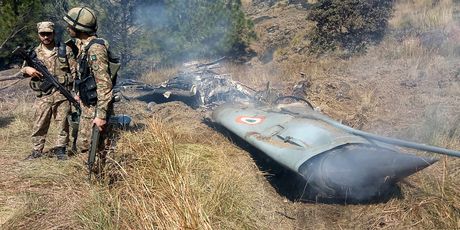 Ostaci jednog od srušenih indijskih aviona (Foto: AFP)