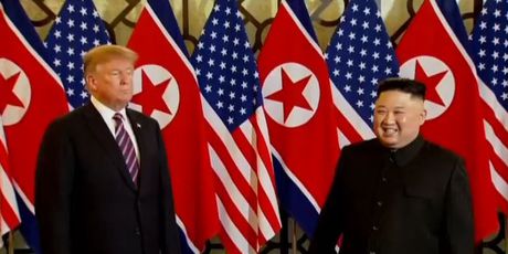 Sastali se Trump i Jong Un (Screenshot: Reuters)