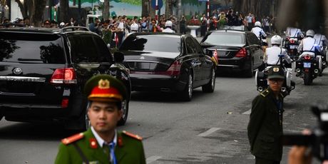 Službena vozila čelnika Sj. Koreje i SAD-a napustila su hotele u Hanoiju (Foto.: AFP) - 4