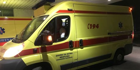 Sanitetsko vozilo koje je teško ozlijeđenu djevojčicu dovezlo u Zagreb (Foto: Dnevnik.hr)