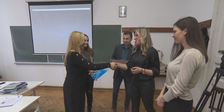 HUP nagradio učenice poduzetnice