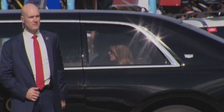 Trump i Melanija u limuzini