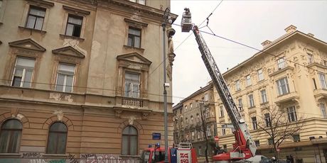 Vatrogasci saniraju zgradu u Zagrebu - 1