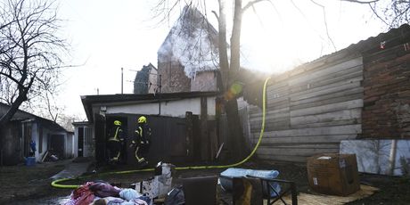 Vatrogasci gase požar u kući na Miramarskoj cesti - 17
