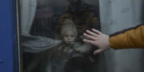 Otac se oprašta od kćeri, svibanj 2022. Ukrajina