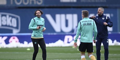 Igrači Hajduka na zagrijavanju