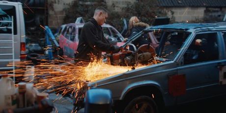 Film Puna usta benzina