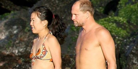 Woody Harrelson i Laure Louie