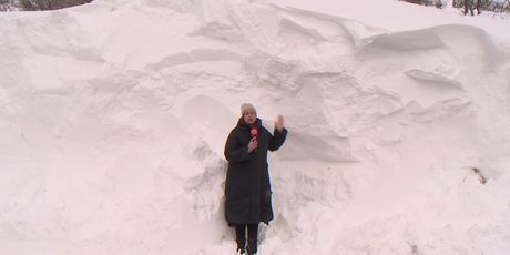 Reporterka Sanja Jurišić u zapuhu snijega