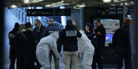 Troje ljudi izbodeno u Parizu - 5