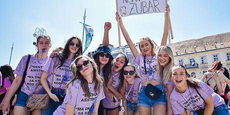 Natpisi na majicama