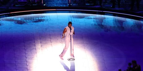 Usher na Super Bowlu