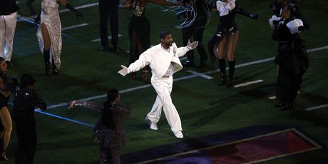 Usher na Super Bowlu
